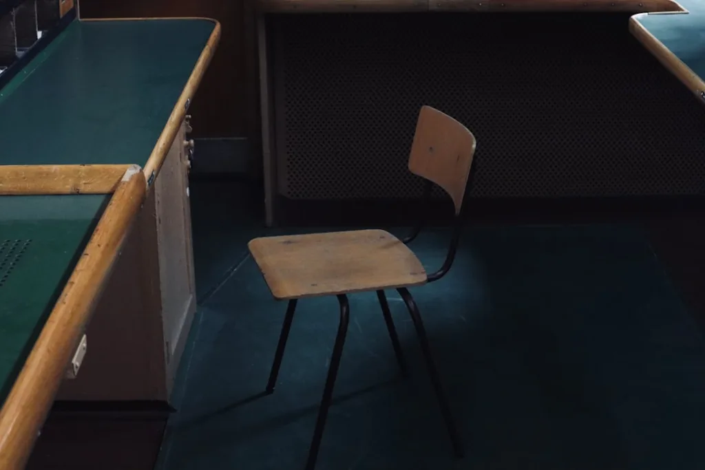 Photo Empty desks